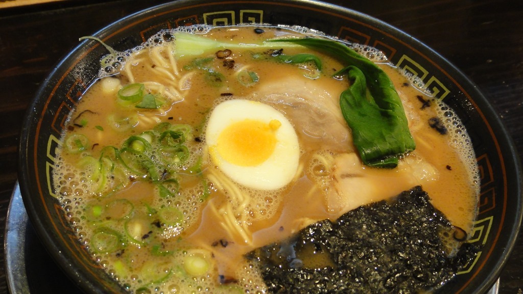 醤油とんこつラーメン