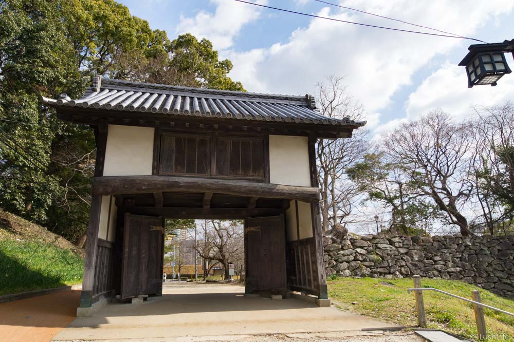 舞鶴公園の名島門